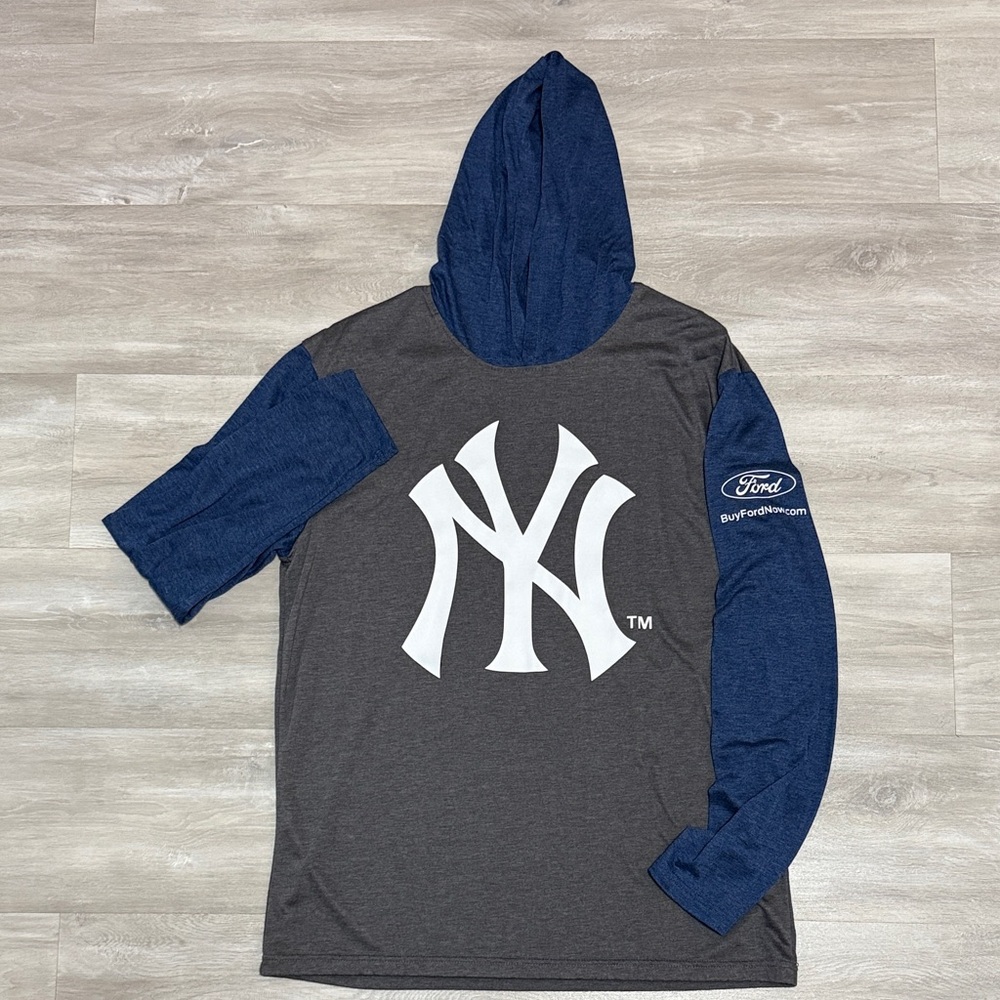 Men’s NY Yankees Hooded Pullover